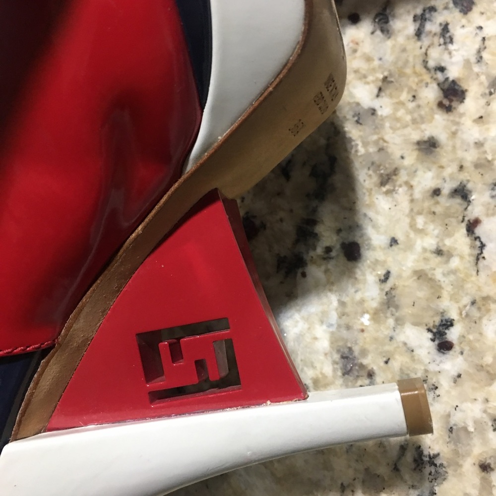 Fendi - Picture 7 of 10